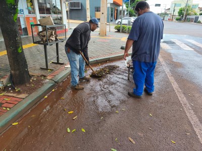 Prefeitura realiza limpeza e desobstrução de bocas de lobo em diversos pontos da cidade