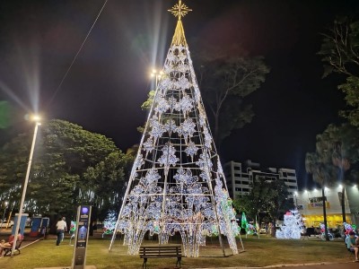 Iluminação natalina em Palotina encanta moradores e visitantes