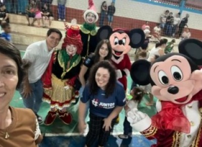 Distrito de São Camilo recebe evento natalino com chegada do Papai Noel