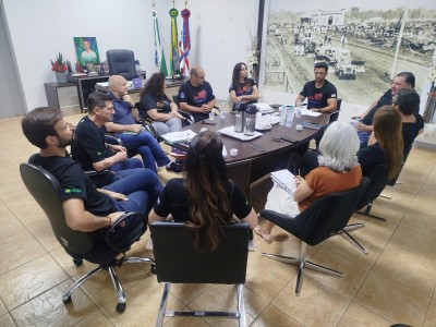 Prefeito e vice-prefeita se reúnem com secretários para avaliar ações da semana