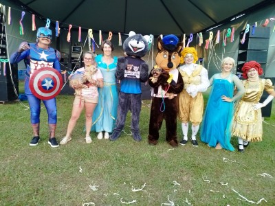 Domingueira de Carnaval reúne centenas de pessoas no Lago Municipal e celebra tradição em Palotina