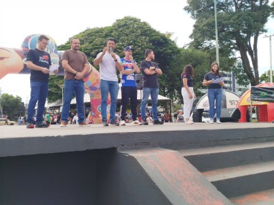 Prefeito destaca importância da Feira Ponta de Estoque para o fortalecimento do comércio local 