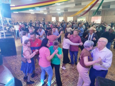 Baile da Terceira Idade abre a Expo Palotina 2026 com muita animação 