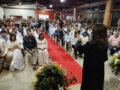 Em noite de muita emoção, 50 casais realizam o sonho do matrimônio em Palotina