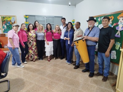 Comitê Mulher Sicredi promove tarde de alegria para idosos do Lar da Fraternidade