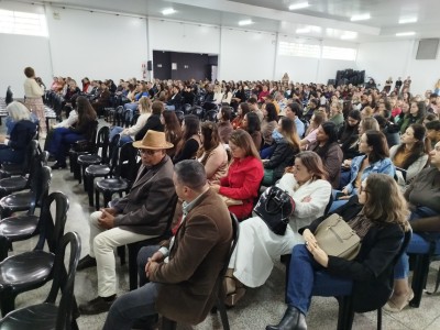 Profissionais da Educação participam de formação antes do retorno das aulas em Palotina 