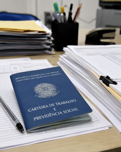 Prefeitura busca alternativa para garantir pagamento de terceirizadas após bloqueios judiciais