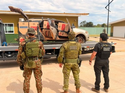  PF, BPFron e Exército apreendem 20 caixas de cigarros contrabandeados em Guaíra