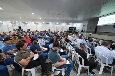 C.Vale reúne produtores em Palotina e aponta cenário de alta para soja e milho