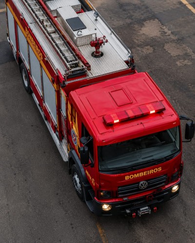 Bombeiros resgatam cachorro com espinhos de ouriço no pátio da C.Vale, em Palotina