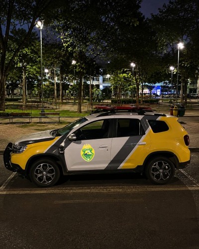 Homem é preso após ser flagrado agredindo vítima desacordada em praça de Toledo
