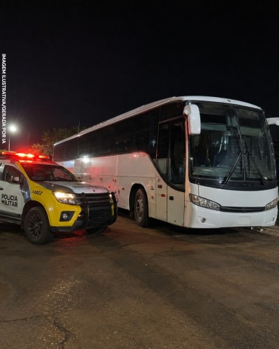 Receita Federal apreende cinco ônibus com cerca de R$ 2 milhões em mercadorias em Foz do Iguaçu