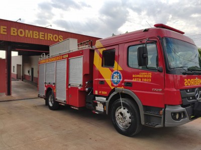 Acidente entre dois veículos deixa vítima presa às ferragens na PR-364