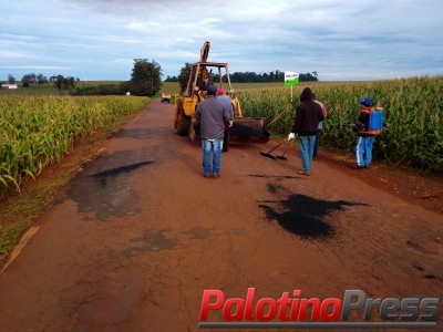 Prefeitura de Palotina realiza operação tapa-buracos em Santo Antônio