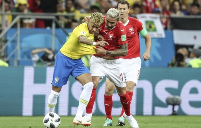 Em jogo polêmico, seleção brasileira estreia na Copa do Mundo com empate contra a Suíça