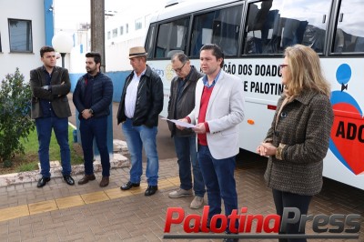 Palotina entrega micro-ônibus para Associação de Doadores de Sangue