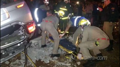 Carro com 165 kg de maconha capota na PR 180 em Cascavel