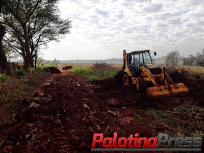 Prefeitura recupera estrada na Linha  Novo Horizonte