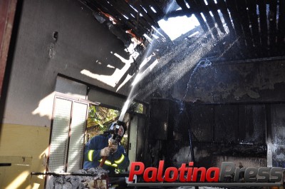  Incêndio em residência mobiliza Bombeiros de Palotina.