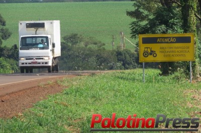 Trânsito de máquinas - Sociedade Rural reforça campanha para garantir segurança em rodovias 