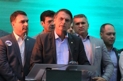 Bolsonaro é oficializado candidato e fala que é o ‘patinho feio’ da eleição