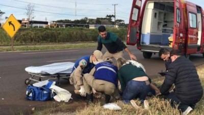 PRF fica gravemente ferido ao ser atropelado por carro na BR 467