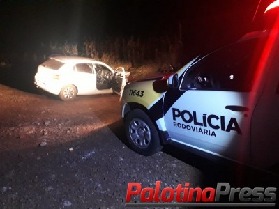 Posto Policial Rodoviário de Assis Chateaubriand apreende duas armas de fogo e recupera veículo com alerta de furto - Um indivíduo preso