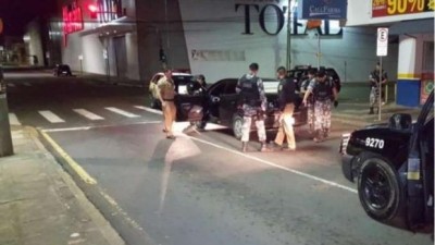 Grupo invade prédio e rouba joalheria em Ponta Grossa